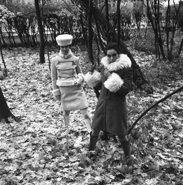 Демонстрация моделей верхней женской одежды сезона осень-зима 1968 года Демонстрация моделей верхней женской одежды сезона осень-зима 1968 года - Sputnik Армения