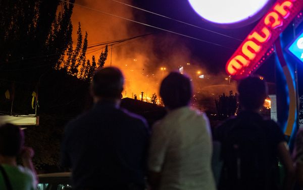 Пожар у Матенадарана (19 сентября 2020). Еревaн - Sputnik Армения
