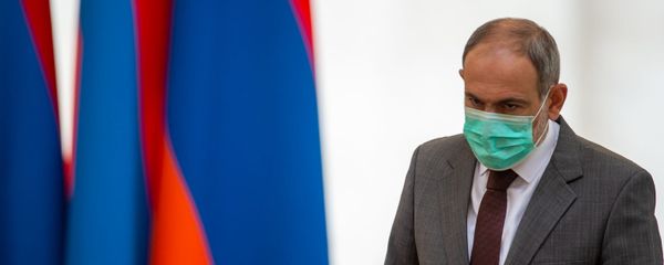 Премьер-министр Никол Пашинян перед началом церемонии награждения в честь Дня Независимости Армении (21 сентября 2020). Еревaн - Sputnik Армения