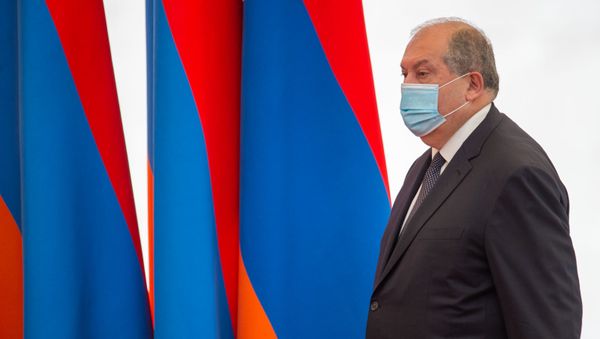 Президент Армен Саркисян во время церемонии награждения в честь Дня Независимости Армении (21 сентября 2020). Еревaн - Sputnik Армения