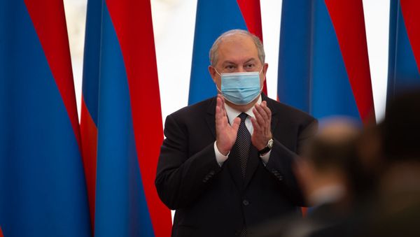 Президент Армен Саркисян во время церемонии награждения в честь Дня Независимости Армении (21 сентября 2020). Еревaн - Sputnik Արմենիա