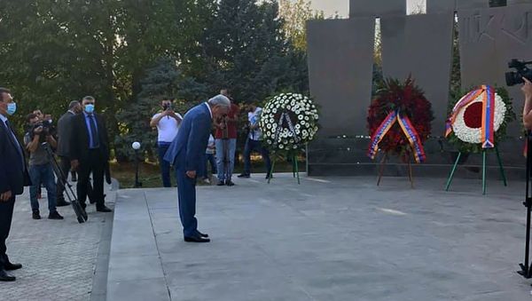 Серж Саргсян по случаю Дня Независимости посетил воинский пантеон Ераблур (21 сентября 2020). Еревaн - Sputnik Армения
