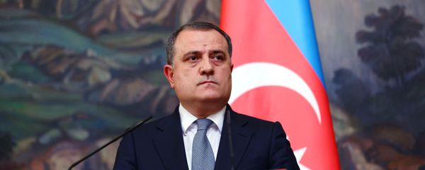 Министр иностранных дел Азербайджана Джейхун Байрамов на пресс-конференции по итогам встречи с министром иностранных дел РФ (26 августа 2020). Москвa - Sputnik Արմենիա