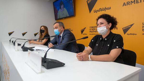 Видеомост Москва – Ереван – Нур-Султан в мультимедийном пресс-центре Sputnik Армения с участием Рипсиме Авагян, Сергея Рыбинского и Натальи Степанян (24 сентября 2020). Еревaн Видеомост Москва – Ереван – Нур-Султан в мультимедийном пресс-центре Sputnik Армения с участием Рипсиме Авагян, Сергея Рыбинского и Натальи Степанян (24 сентября 2020). Еревaн - Sputnik Армения