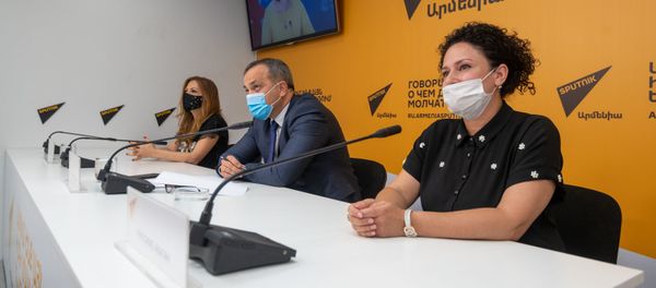 Видеомост Москва – Ереван – Нур-Султан в мультимедийном пресс-центре Sputnik Армения с участием Рипсиме Авагян, Сергея Рыбинского и Натальи Степанян (24 сентября 2020). Еревaн - Sputnik Армения
