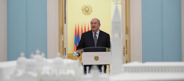 Под эгидой Президентов Армении и Италии в резиденции президента Армена Саркисяна открылась выставка выдающихся произведений итальянского искусства (24 сентября 2020). Ереван - Sputnik Армения