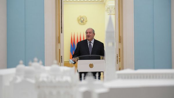 Под эгидой Президентов Армении и Италии в резиденции президента Армена Саркисяна открылась выставка выдающихся произведений итальянского искусства (24 сентября 2020). Ереван Под эгидой Президентов Армении и Италии в резиденции президента Армена Саркисяна открылась выставка выдающихся произведений итальянского искусства (24 сентября 2020). Ереван - Sputnik Армения