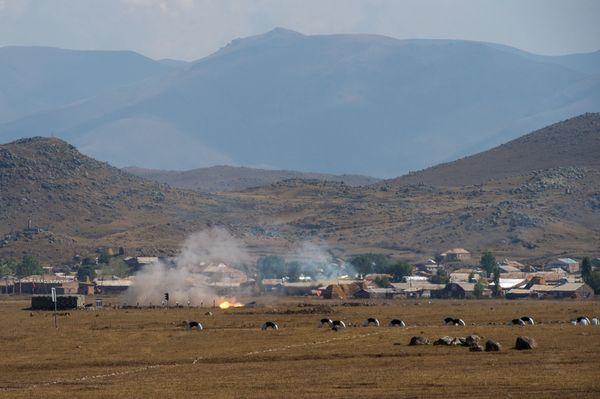 Армянские и российские военнослужащие разыгрывают боевые тактические действия в рамках стратегического командно-штабного учения «Кавказ-2020» на высокогорном полигоне «Алагяз» в Армении (24 сентября 2020). Армянские и российские военнослужащие разыгрывают боевые тактические действия в рамках стратегического командно-штабного учения «Кавказ-2020» на высокогорном полигоне «Алагяз» в Армении (24 сентября 2020). - Sputnik Армения