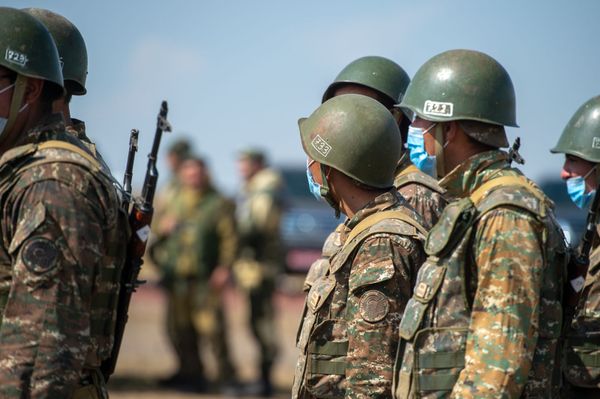 Армянские и российские военнослужащие разыгрывают боевые тактические действия в рамках стратегического командно-штабного учения «Кавказ-2020» на высокогорном полигоне «Алагяз» в Армении (24 сентября 2020). Армянские и российские военнослужащие разыгрывают боевые тактические действия в рамках стратегического командно-штабного учения «Кавказ-2020» на высокогорном полигоне «Алагяз» в Армении (24 сентября 2020). - Sputnik Армения