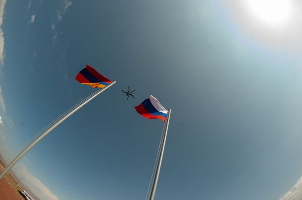 Армянские и российские военнослужащие разыгрывают боевые тактические действия в рамках стратегического командно-штабного учения «Кавказ-2020» на высокогорном полигоне «Алагяз» в Армении (24 сентября 2020). Армянские и российские военнослужащие разыгрывают боевые тактические действия в рамках стратегического командно-штабного учения «Кавказ-2020» на высокогорном полигоне «Алагяз» в Армении (24 сентября 2020). - Sputnik Армения