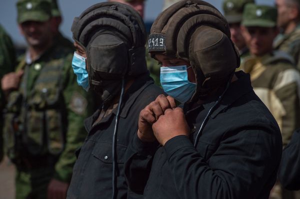 Армянские и российские военнослужащие разыгрывают боевые тактические действия в рамках стратегического командно-штабного учения «Кавказ-2020» на высокогорном полигоне «Алагяз» в Армении (24 сентября 2020). Армянские и российские военнослужащие разыгрывают боевые тактические действия в рамках стратегического командно-штабного учения «Кавказ-2020» на высокогорном полигоне «Алагяз» в Армении (24 сентября 2020). - Sputnik Армения