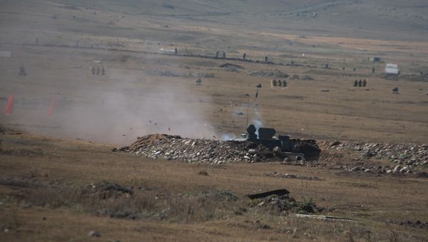 Армянские и российские военнослужащие разыгрывают боевые тактические действия в рамках стратегического командно-штабного учения «Кавказ-2020» на высокогорном полигоне «Алагяз» в Армении (24 сентября 2020). Армянские и российские военнослужащие разыгрывают боевые тактические действия в рамках стратегического командно-штабного учения «Кавказ-2020» на высокогорном полигоне «Алагяз» в Армении (24 сентября 2020). - Sputnik Արմենիա