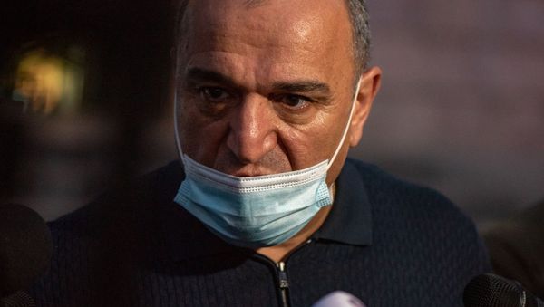 Адвокат Самвел Дилбандян у зала суда, где проходило слушание по делу Гагика Царукяна (25 сентября 2020). Еревaн - Sputnik Արմենիա