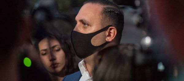 Адвокат Ерем Саркисян у зала суда, где проходило слушание по делу Гагика Царукяна (25 сентября 2020). Еревaн Адвокат Ерем Саркисян у зала суда, где проходило слушание по делу Гагика Царукяна (25 сентября 2020). Еревaн - Sputnik Արմենիա