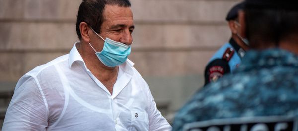 Гагик Царукян выходит из зала суда, где проходило слушание по его делу (25 сентября 2020). Еревaн Гагик Царукян выходит из зала суда, где проходило слушание по его делу (25 сентября 2020). Еревaн - Sputnik Армения
