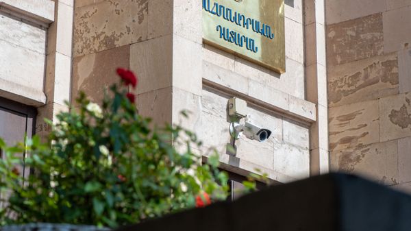 Вывеска над входом в здание Конституционного суда Армении - Sputnik Армения