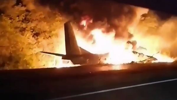 Горящий военный самолет Ан-26 после крушения в городе Чугуев недалеко от Харькова (25 сентября 2020). Украина - Sputnik Армения