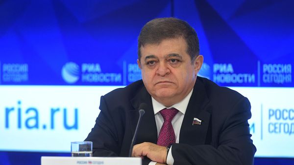 Первый заместитель председателя комитета Совета Федерации по международным делам Владимир Джабаров во время пресс-конференции (25 февраля 2019). Москвa - Sputnik Армения
