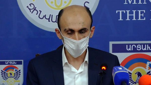 Омбудсмен Карабаха Артак Бегларян во время брифинга Единого информационного центра (27 сентября 2020). Степанакерт Омбудсмен Карабаха Артак Бегларян во время брифинга Единого информационного центра (27 сентября 2020). Степанакерт - Sputnik Армения