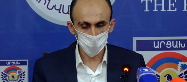 Омбудсмен Карабаха Артак Бегларян во время брифинга Единого информационного центра (27 сентября 2020). Степанакерт Омбудсмен Карабаха Артак Бегларян во время брифинга Единого информационного центра (27 сентября 2020). Степанакерт - Sputnik Армения