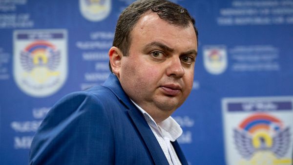 Начальник управления информации аппарата президента Карабаха Ваграм Погосян в пресс-центре Единого информационного центра (27 сентября 2020). Степанакерт Начальник управления информации аппарата президента Карабаха Ваграм Погосян в пресс-центре Единого информационного центра (27 сентября 2020). Степанакерт - Sputnik Армения