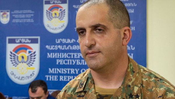 И.о. начальника управления информации и по связям с общественностью Армии Обороны Карабаха Сурен Сарумян в пресс-центре Единого информационного центра (27 сентября 2020). Степанакерт И.о. начальника управления информации и по связям с общественностью Армии Обороны Карабаха Сурен Сарумян в пресс-центре Единого информационного центра (27 сентября 2020). Степанакерт - Sputnik Армения