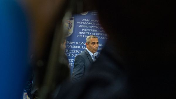 Министр иностранных дел Карабаха Масис Маилян во время брифинга в Едином информационном центре (28 сентября 2020). Степанакерт - Sputnik Արմենիա