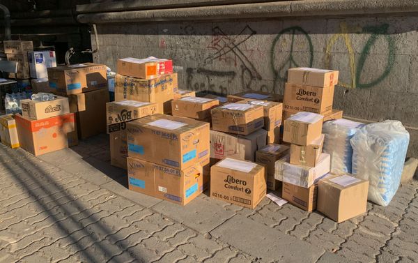 Армянская молодежь по собственной инициативе собрала товары первой необходимости для отправки в Карабах (28 сентября 2020). Еревaн - Sputnik Армения