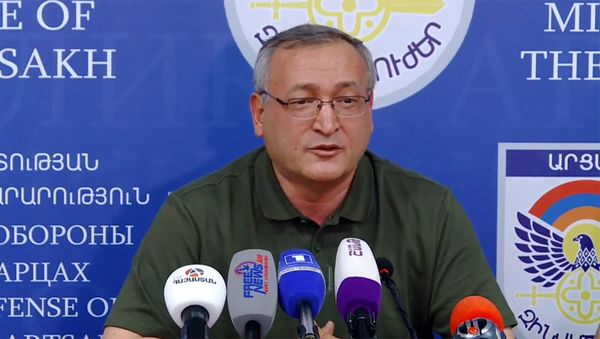 Председатель Национального собрания Карабаха Артур Товмасян во время брифинга Единого информационного центра (28 сентября 2020). Степанакерт - Sputnik Армения
