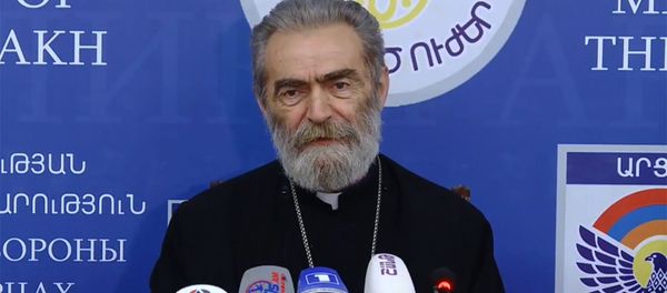 Предводитель Карабахской епархии ААЦ, архиепископ Паргев Мартиросян во время брифинга Единого информационного центра (28 сентября 2020). Степанакерт - Sputnik Արմենիա