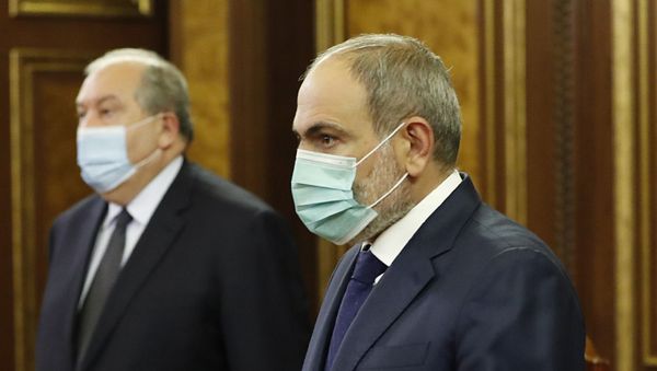 Премьер-министр Никол Пашинян и президент Армен Саркисян на Совете безопасности (28 сентября 2020). Еревaн - Sputnik Армения