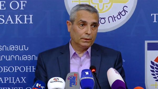 Министр иностранных дел Карабаха Масис Маилян во время брифинга в Едином информационном центре (28 сентября 2020). Степанакерт - Sputnik Армения