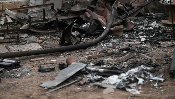 Поврежденный от обстрелов двор дома Эдика Степаняна в Гадруте - Sputnik Армения