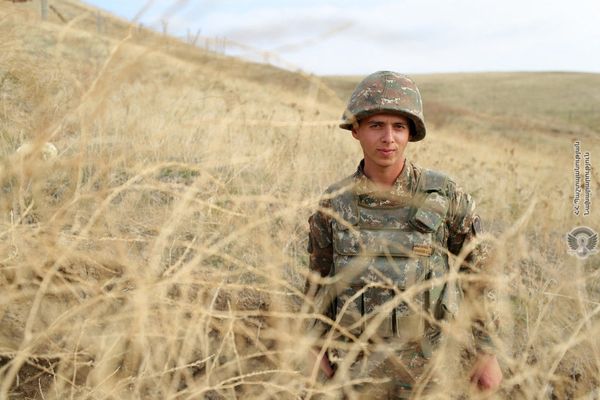 Հայ զինծառայողը առաջնագծում - Sputnik Արմենիա