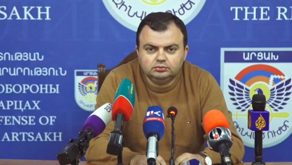 Брифинг спикера президента Карабаха Ваграма Погосяна (30 сентября 2020). Степанакерт Брифинг спикера президента Карабаха Ваграма Погосяна (30 сентября 2020). Степанакерт - Sputnik Армения