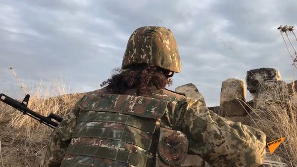 Сосе Баласанян на передовой в Карабахе - Sputnik Արմենիա