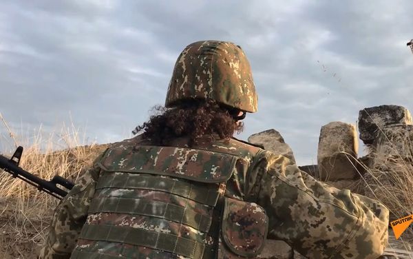 Сосе Баласанян на передовой в Карабахе Сосе Баласанян на передовой в Карабахе - Sputnik Армения