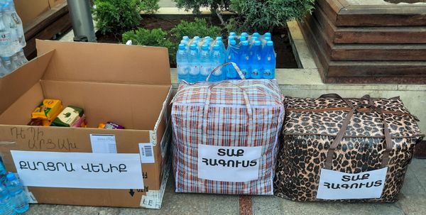 «Ինձ պատերազմ չեն տանում, բայց ես ձեռքերս ծալած չեմ նստում». հանգանակություն բանակի համար - Sputnik Արմենիա