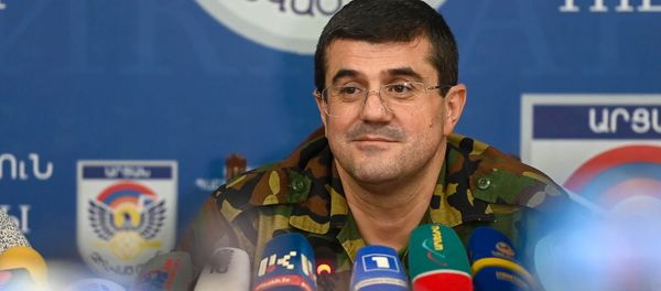 Президент Карабаха Араик Арутюнян во время брифинга в Едином информационном центре (30 сентября 2020). Степанакерт - Sputnik Արմենիա