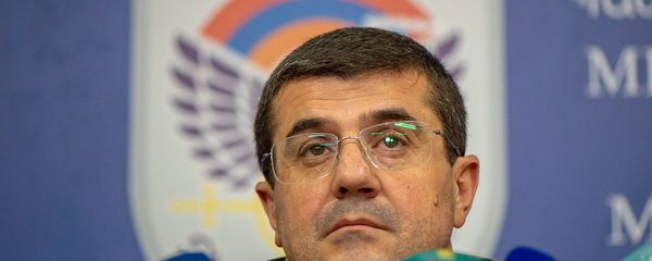 Президент Карабаха Араик Арутюнян во время брифинга в Едином информационном центре (30 сентября 2020). Степанакерт - Sputnik Արմենիա