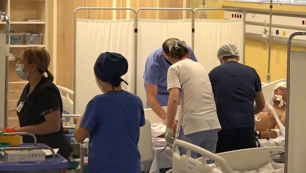 Раненые из Нагорного Карабаха в ереванском медицинском центре Эребуни (28 сентября 2020). Еревaн - Sputnik Армения