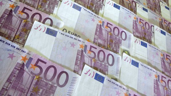 Денежные купюры и монеты разных стран. 500 евро - Sputnik Армения