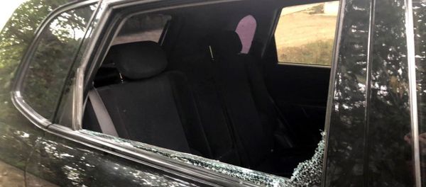 Вооруженные силы Азербайджана целились также в автомобиль, который перевозил журналистов международного новостного агентства Agence France-Presse (AFP), находящихся в Арцахе с журналистской миссией Вооруженные силы Азербайджана целились также в автомобиль, который перевозил журналистов международного новостного агентства Agence France-Presse (AFP), находящихся в Арцахе с журналистской миссией - Sputnik Армения
