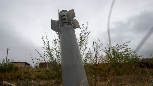 Невзорвавшийся снаряд Смерч-а в общине Иванян (1 октября 2020). Карабах Невзорвавшийся снаряд Смерч-а в общине Иванян (1 октября 2020). Карабах - Sputnik Արմենիա