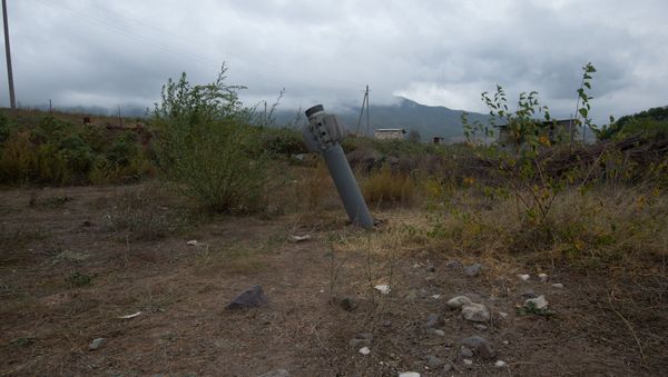Невзорвавшийся снаряд Смерч-а в общине Иванян (1 октября 2020). Карабах - Sputnik Արմենիա