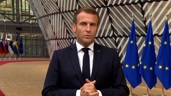 Президент Франции Эмануэль Макрон перед началом Совета Евросоюза (1 октября 2020). Брюссель - Sputnik Армения