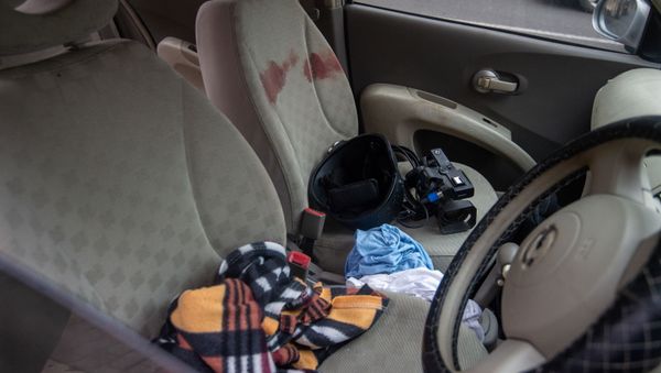Попавший под обстрел автомобиль с журналистами и сопровождающим их лицом в Карабахе (1 октября 2020). Мартуни Попавший под обстрел автомобиль с журналистами и сопровождающим их лицом в Карабахе (1 октября 2020). Мартуни - Sputnik Արմենիա