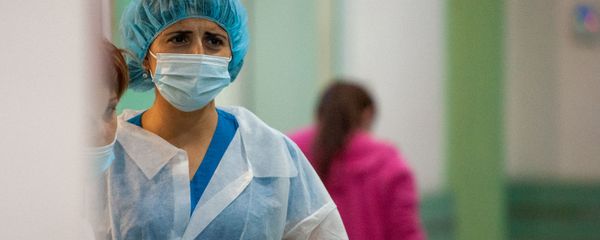 В Степанакерте завершилась операция раненного в Нагорном Карабахе журналиста французской газеты Le Monde (1 октября 2020). Карабах В Степанакерте завершилась операция раненного в Нагорном Карабахе журналиста французской газеты Le Monde (1 октября 2020). Карабах - Sputnik Армения