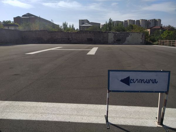 Վիրավոր զինվորները շտապեցնում են բժիշկներին. ընկերները սպասում են առաջնագծում - Sputnik Արմենիա