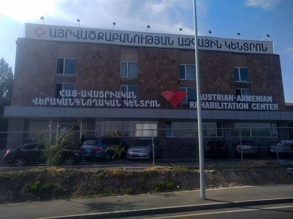 Վիրավոր զինվորները շտապեցնում են բժիշկներին. ընկերները սպասում են առաջնագծում - Sputnik Արմենիա